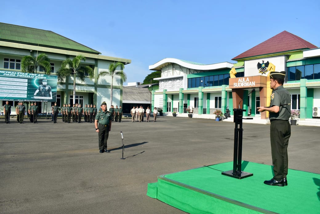 Danrem 043/Gatam Pimpin Upacara Laporan Korps dan Pelantikan Kenaikan Pangkat Periode 1 April 2025