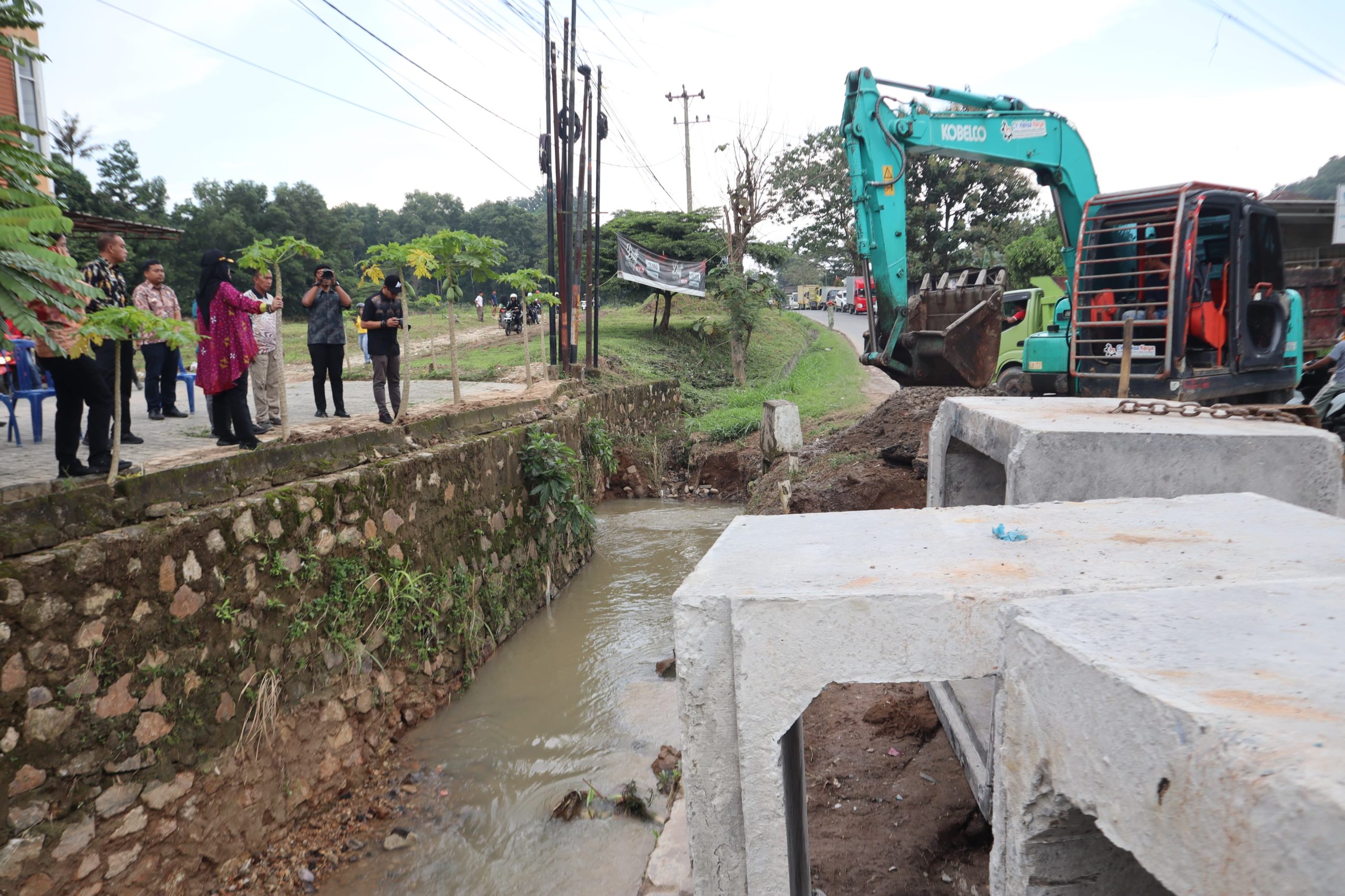 Walikota Eva Dwiana Gerak Cepat Memasang Box Culvert Di Campang Untuk Atasi Banjir