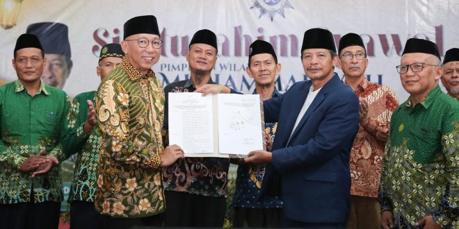 Gubernur Mirza Hadiri Silaturahmi Syawal 1446 H PW Muhammadiyah Lampung Sekaligus Menyerahkan secara Sembolis Hibah Tanah di Kawasan Pusat Pemerintahan Kota Baru