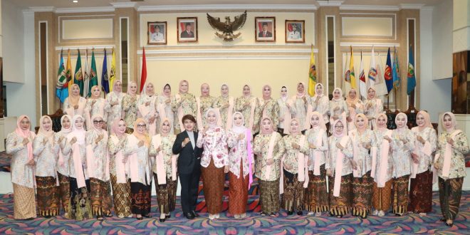 Meski Diguyur Hujan, Semangat Kartini Warnai Peringatan Hari Kartini Tingkat Provinsi Lampung