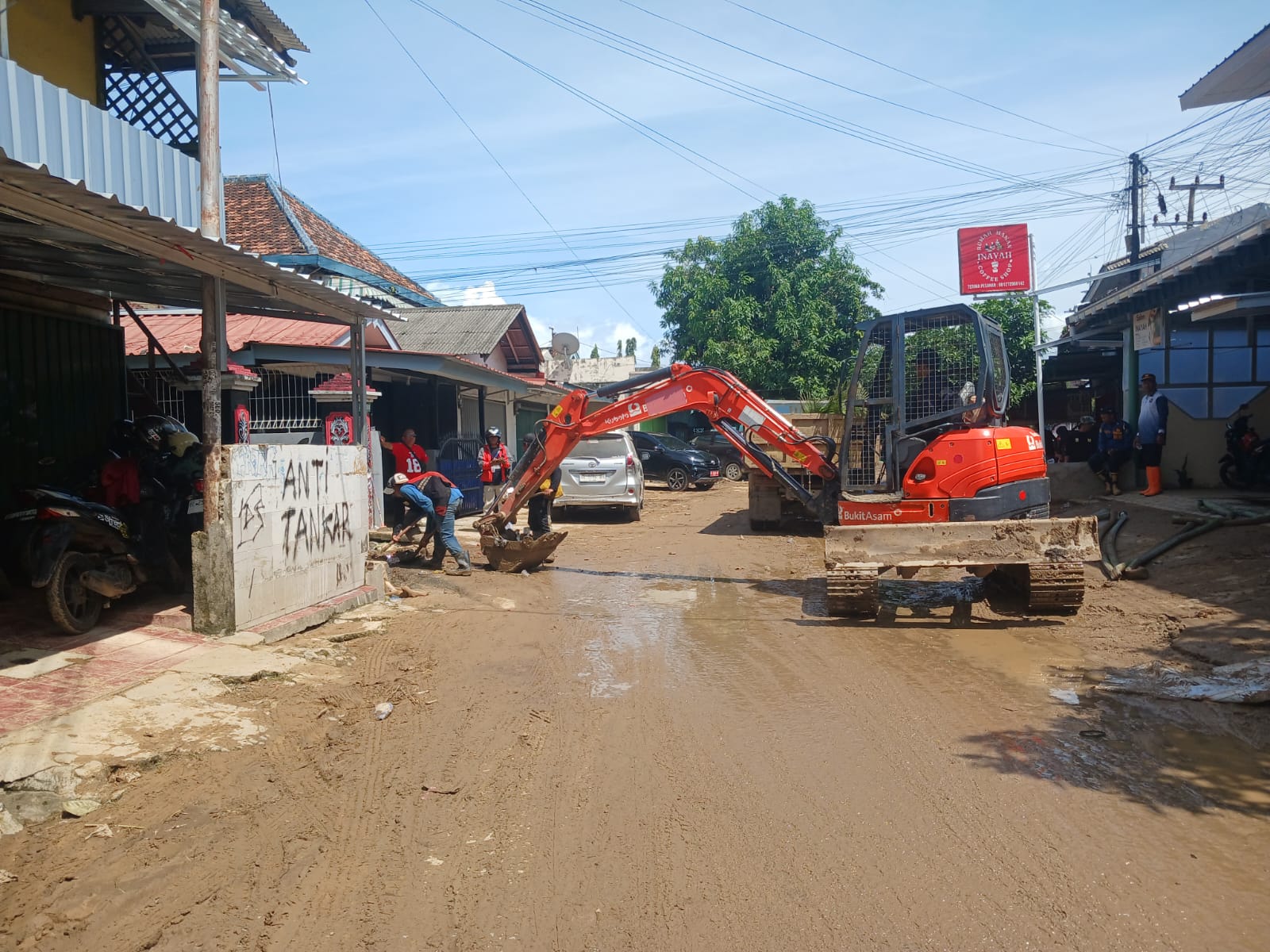Walikota Eva Dwiana Perintahkan OPD Untuk Membantu Masyarakat Kecamatan Panjang Yang Terdampak Parah Pasca Banjir