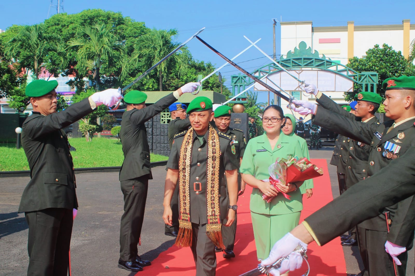 Korem 043/Gatam Gelar Acara Tradisi Penerimaan Warga Baru dan Serah Terima Jabatan.    