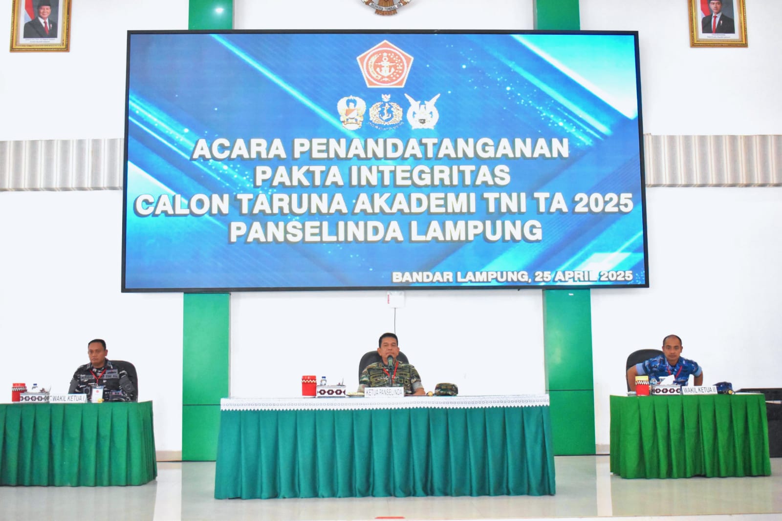 Danrem 043/Gatam Pimpin Penandatanganan Pakta Integritas Calon Taruna Akademi TNI 2025 di Lampung