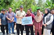 Bupati Lamsel Radityo Egi Pratama Salurkan Bantuan RTLH kepada Korban Rumah Roboh di Negeri Pandan