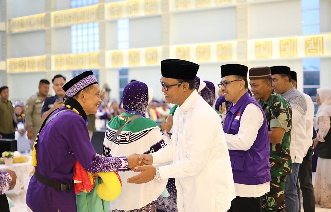 Bupati Ardito Lepas Keberangkatan 393 Calon Jamaah Haji Lampung Tengah