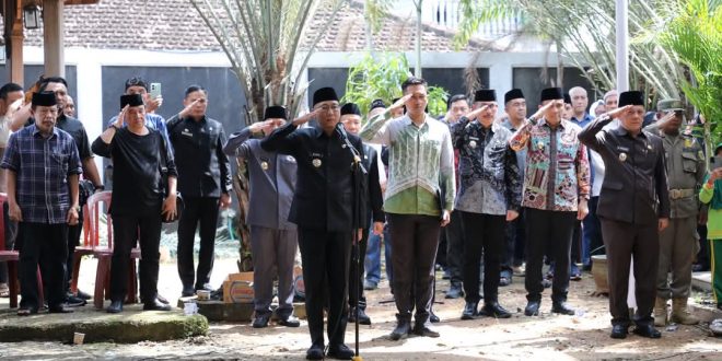 Tokoh Lampung Bachtiar Basri Dimakamkan, Gubernur Rahmat Mirzani Pimpin Penghormatan Terakhir