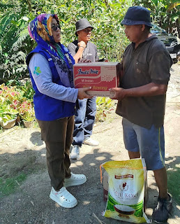 Waka DPRD Lamsel Beri Bantuan Korban Banjir Puting Beliung