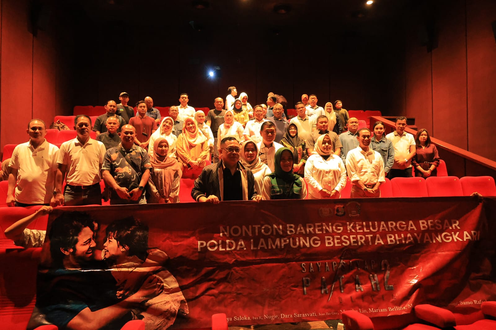 Kapolda Lampung Ajak Masyarakat Waspada Terorisme Lewat Nonton Bareng Film “Sayap-Sayap Patah 2″