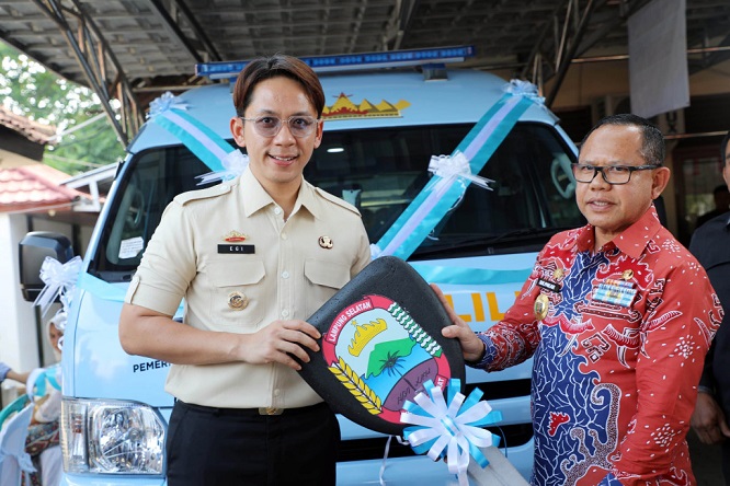 Pemkab Lampung Selatan Hibahkan Mobil Samsat Keliling ke Pemprov Lampung