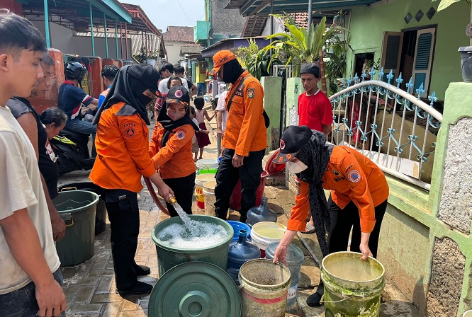 Pemkot Salurkan Bantuan Air Bersih di Panjang Utara