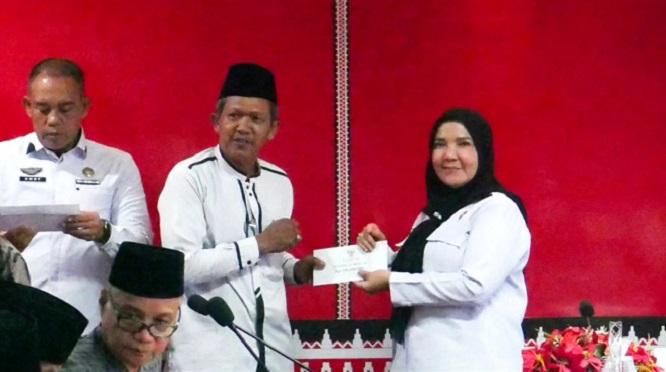 Walikota Serahkan Bantuan Dana Hibah Untuk Masjid di 20 Kecamatan Kota Bandar Lampung