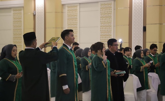 66 Mahasiswa Kedokteran Unila Ikuti Sumpah  Dokter Periode Dua Tahun 2025