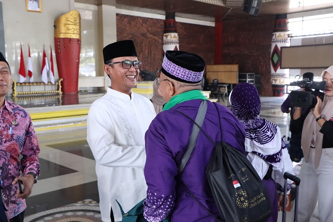 Tepat Pukul 10.00 WIB Bupati Ardito Sambut Kedatangan Jamaah Haji Asal Lampung Tengah