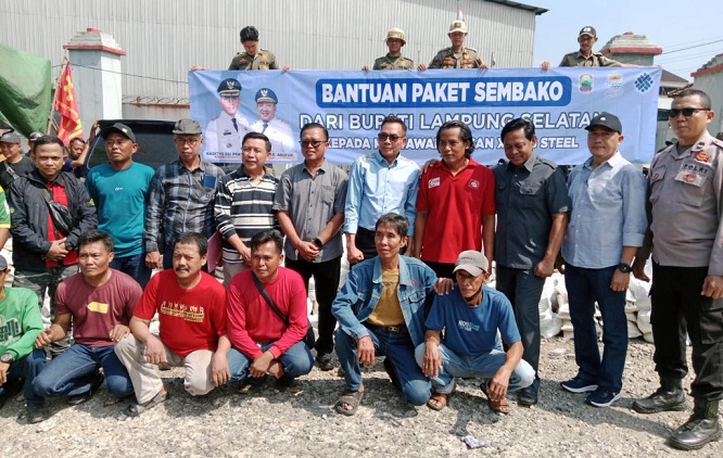 Bupati Lampung Selatan Salurkan Bantuan Paket Sembako Untuk Karyawan PT San Xiong Steel Indonesia