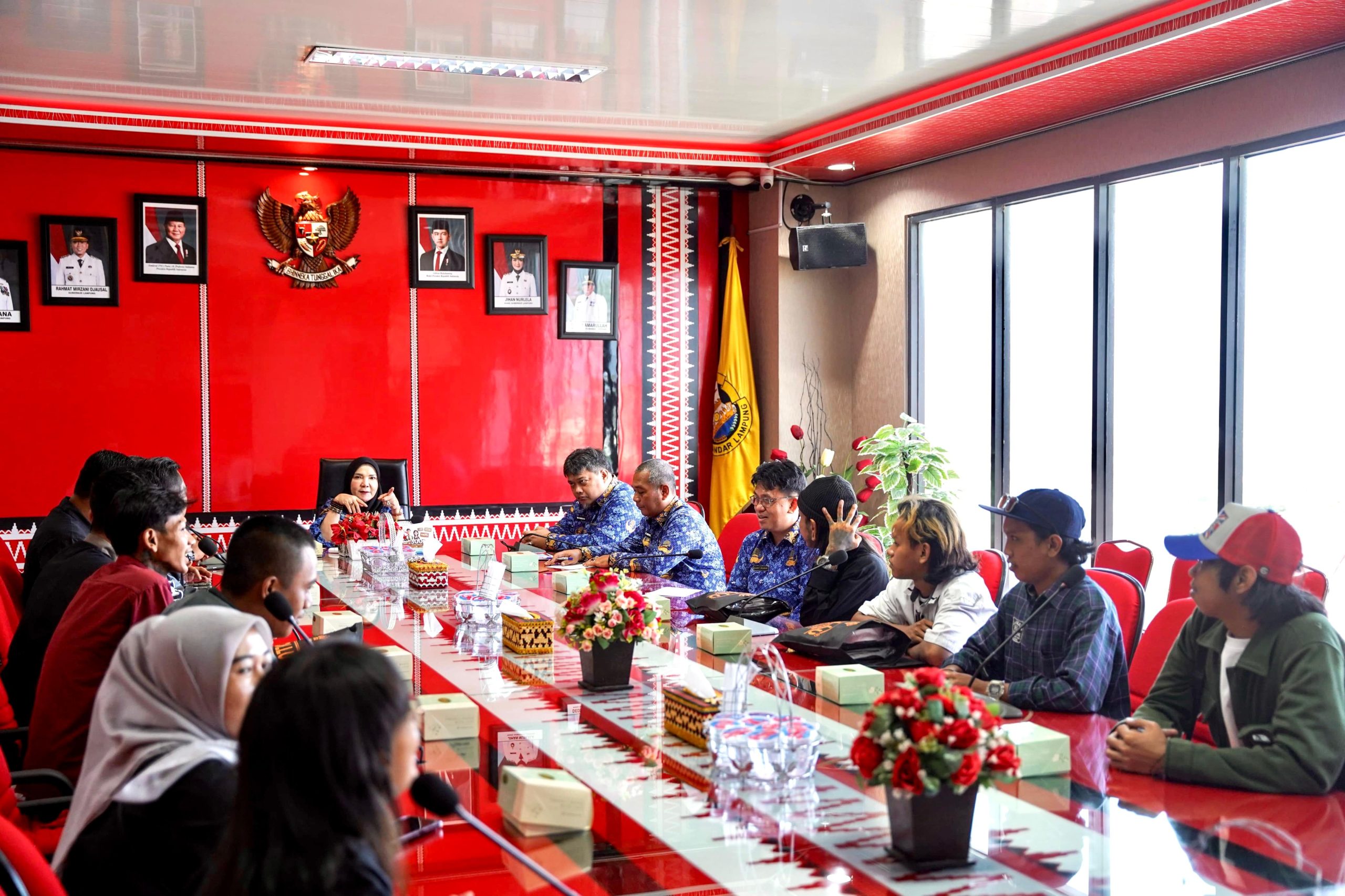 7 Seniman Mural di Bandar Lampung Berangkat Umroh dari Bunda Eva 