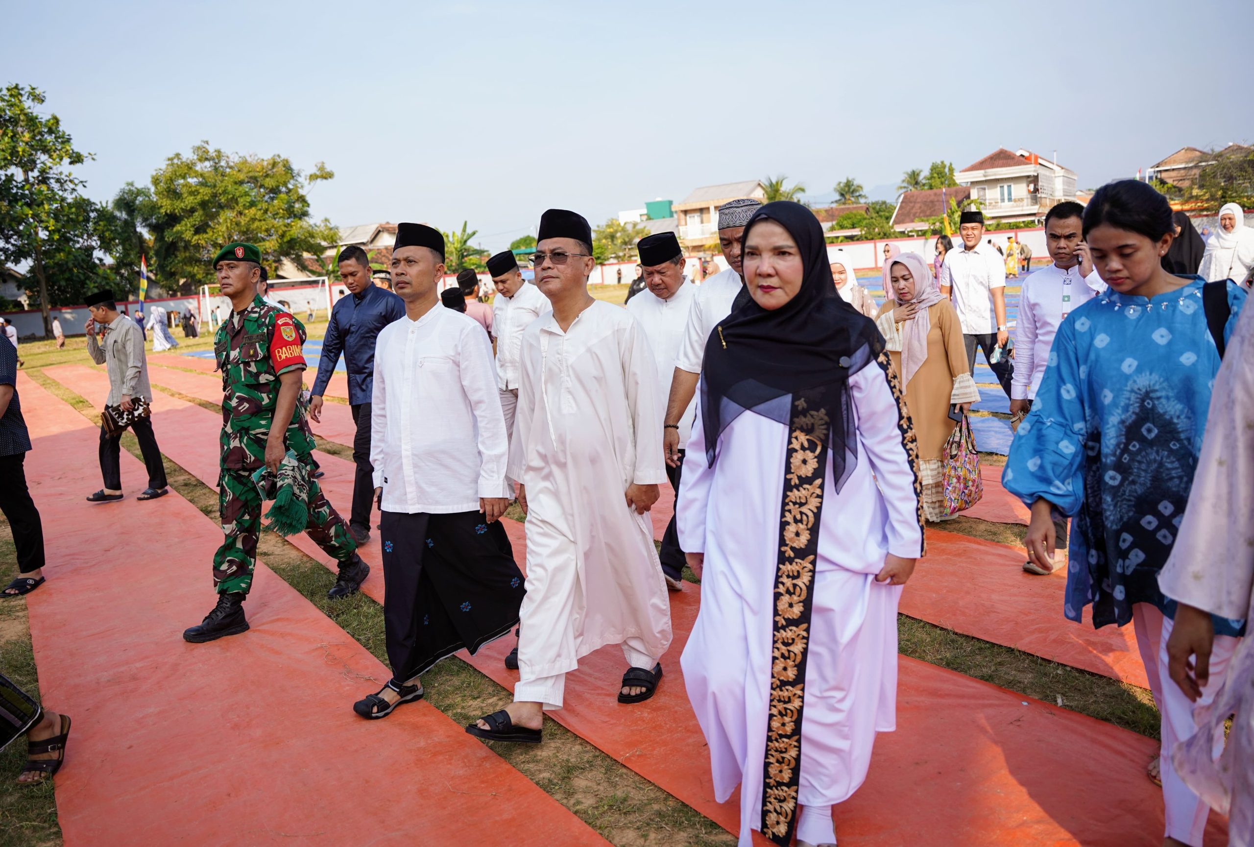 Khidmat, Walikota Eva Dwiana bersama Forkopimda Sholat Idul Adha di Kecamatan Sukarame