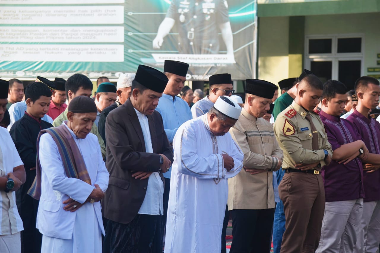 Jalin Kebersamaan, Danrem 043/Gatam Sholat Idul Adha Bersama Masyarakat Bandar Lampung