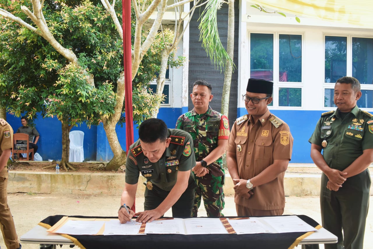 Danrem 043/Gatam Terima Hibah Lahan 14 Hektar dari Bupati Lampung Tengah
