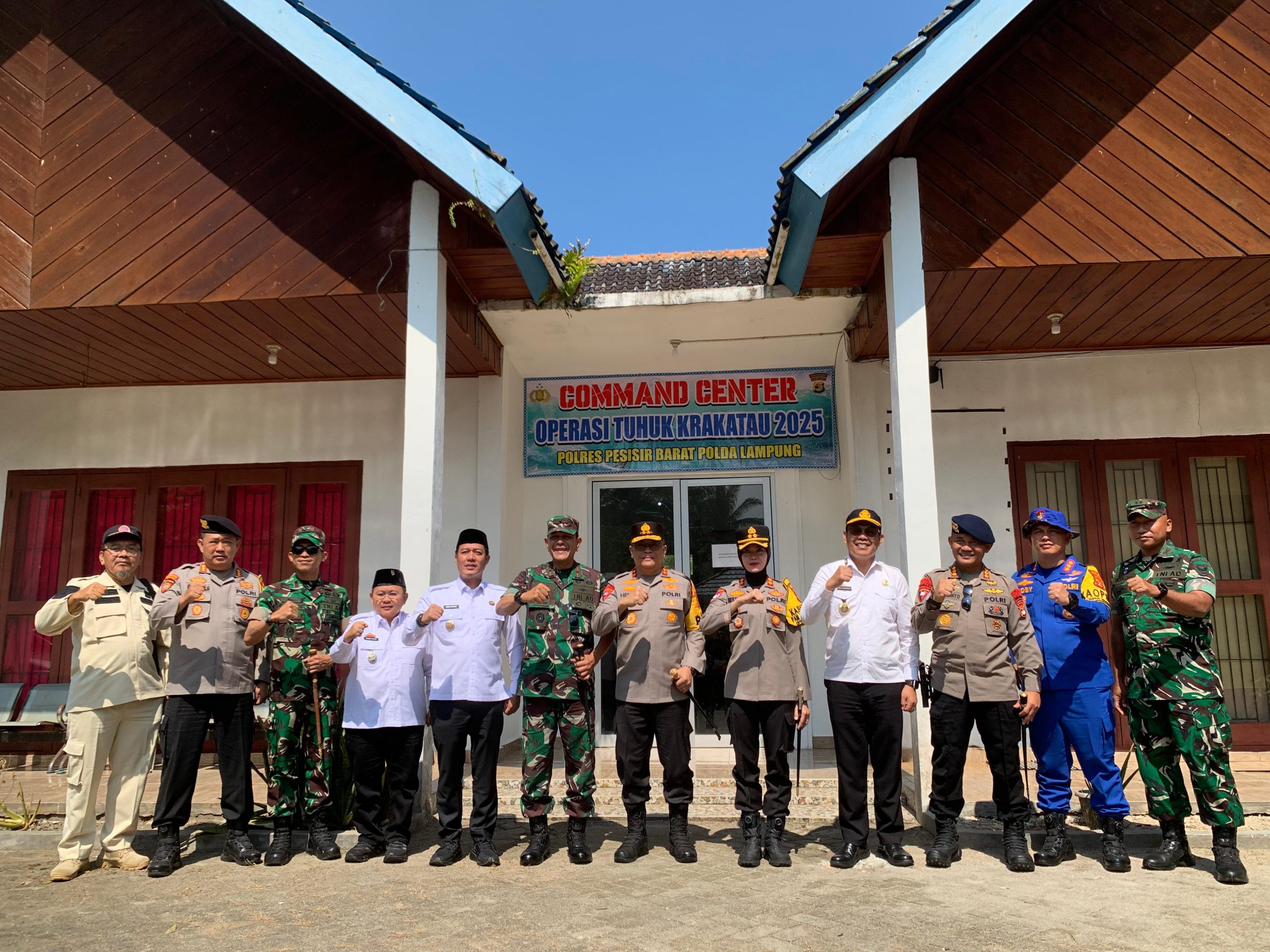Kapolda Lampung Pimpin Monitoring Operasi Tuhuk Krakatau 2025 di Ajang World Surfing League (WSL) Krui Pro 2025