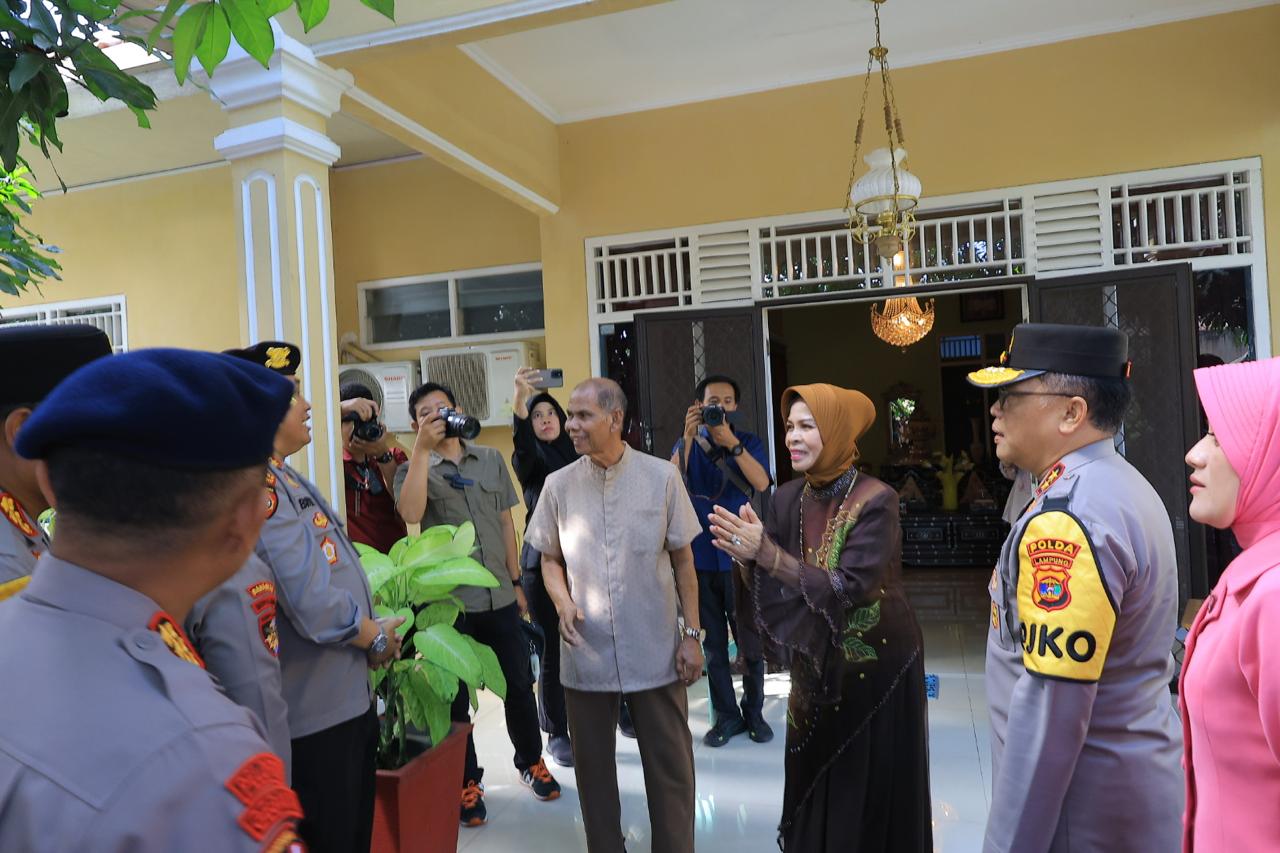 Kapolda Lampung Bersama Pejabat Utama Polda Lampung Anjangsana Dalam Rangka Hari Bhayangkara ke 79