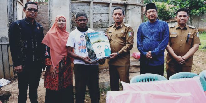 Bupati Pringsewu Serahkan Bantuan Korban Bencana Alam