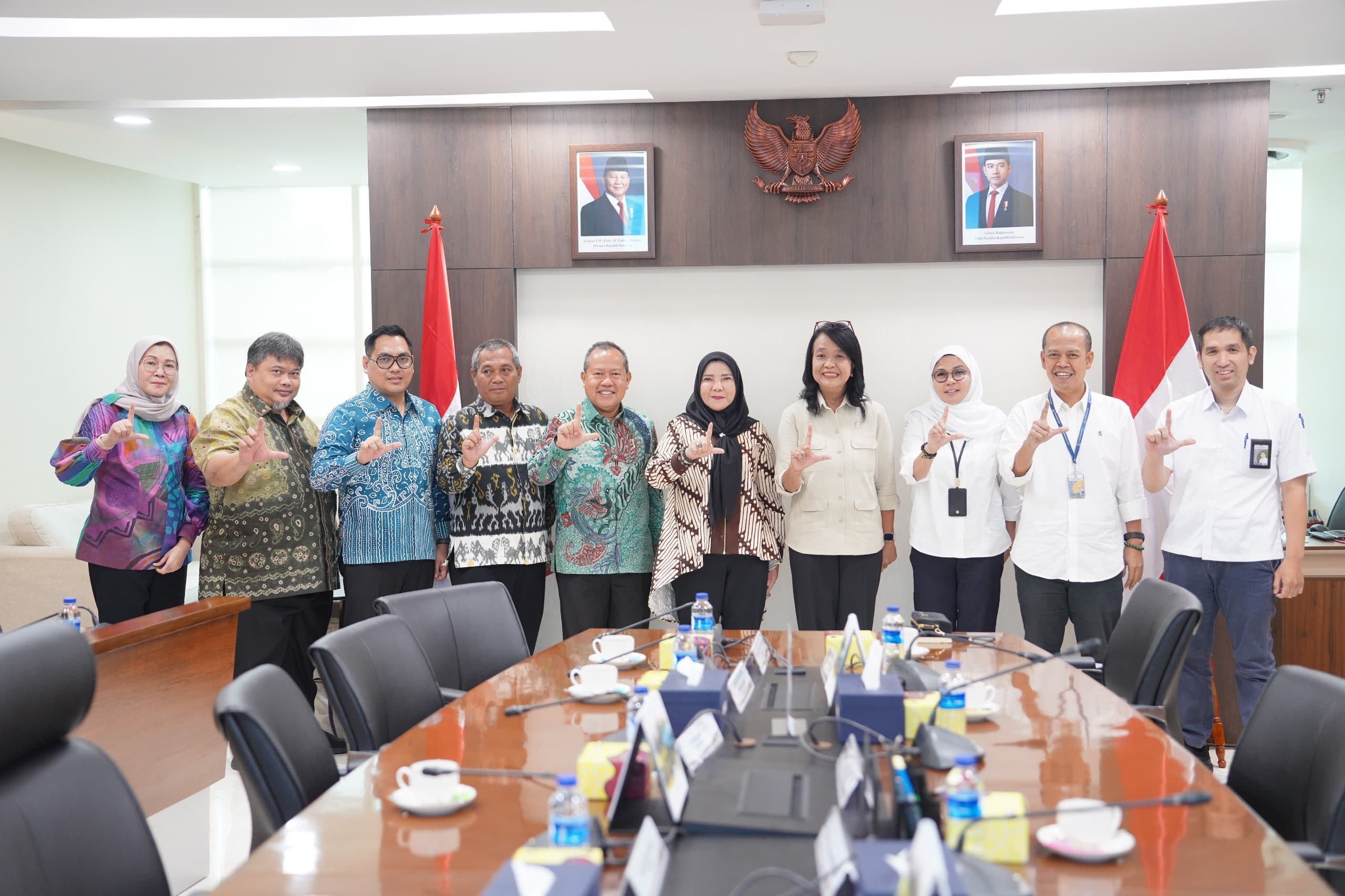 Wali Kota Eva Dwiana Audiensi dengan Wamen PU Bahas Infrastruktur