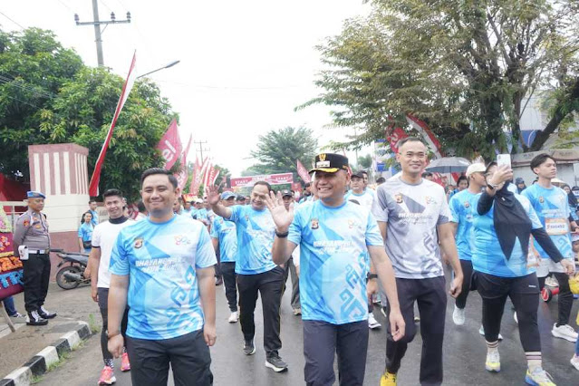 H. Bambang Imam Santoso Wali Kota Metro lepas Bhayangkara Fun Run 2025 ajak masyarakat hidup sehat dengan berolahraga