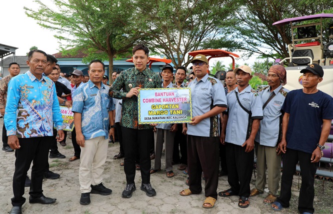 Petani Lampung Selatan Dapat Alsintan Baru dari Bupati Egi, Siap Panen Tiga Kali Setahun!
