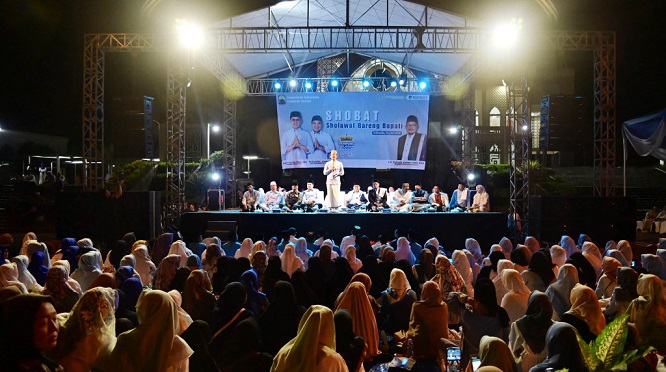 Bikin Adem, Ribuan Jemaah Bersholawat Bareng Bupati Egi