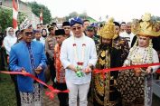 Lestarikan Adat dan Budaya, Bupati Egi Hadiri Pawai Budaya Fajar Baru