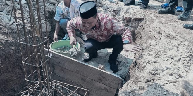 Bupati Pringsewu Letakkan Batu Pertama Pembangunan Masjid Darul Iman Tambahrejo