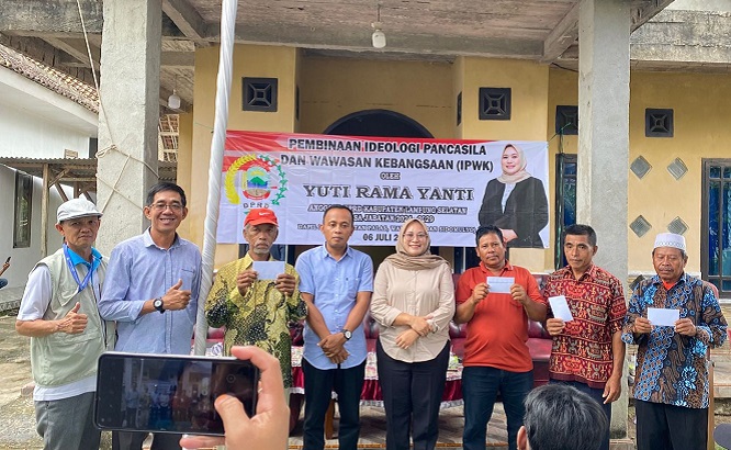 Turun Ke Masyarakat, Ketua Komisi III DPRD Lampung Selatan Yuti Rama Yanti Sosialisasi IPWK