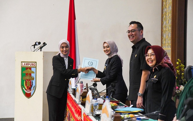 Rapat Paripurna DPRD Lampung Bahas Raperda Prakarsa Pemerintah Provinsi Lampung