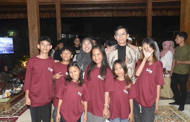 Ade Utami Hadiri Malam Pembacaan Puisi Kebangsaan