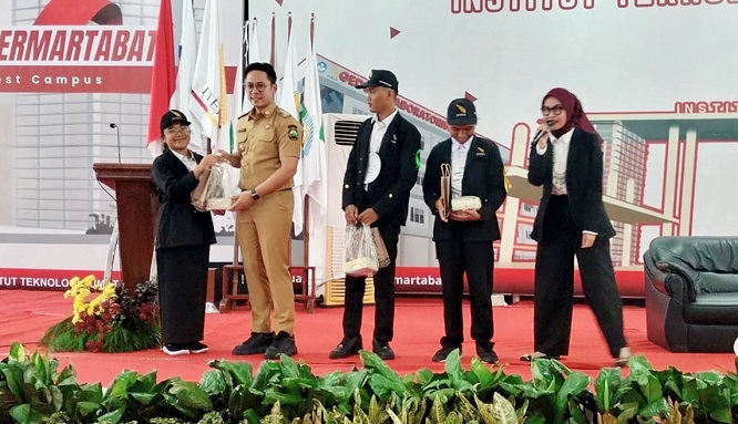 Bupati Egi ‘Bongkar’ Kunci Sukses di Hadapan 4.929 Mahasiswa Baru ITERA