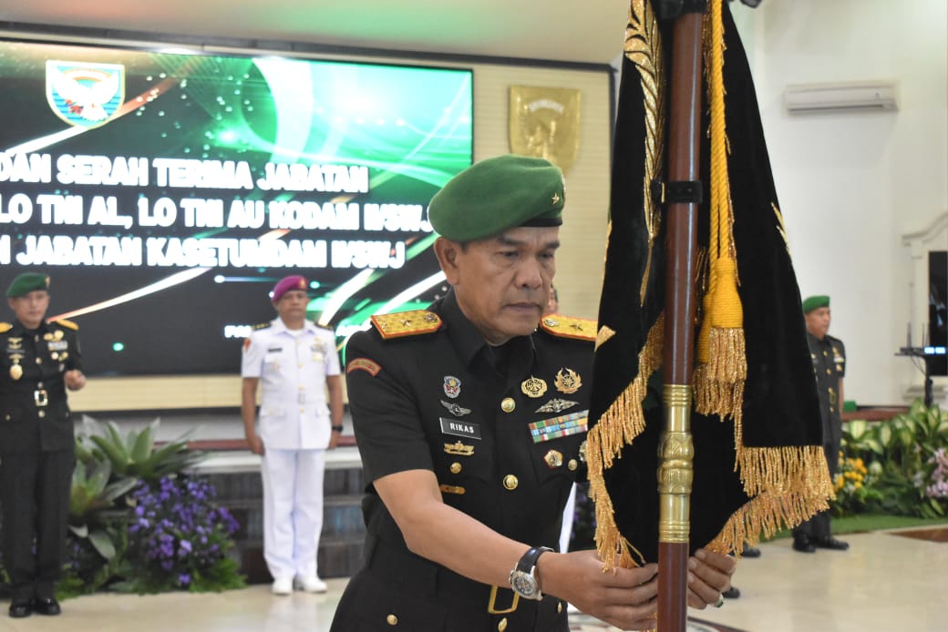 Tongkat Komando Danrem 043/Gatam Diserahterimakan
