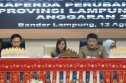 Rapat Paripurna DPRD Provinsi Lampung, Sampaikan Catatan Strategis pada Raperda Perubahan APBD Lampung 2025