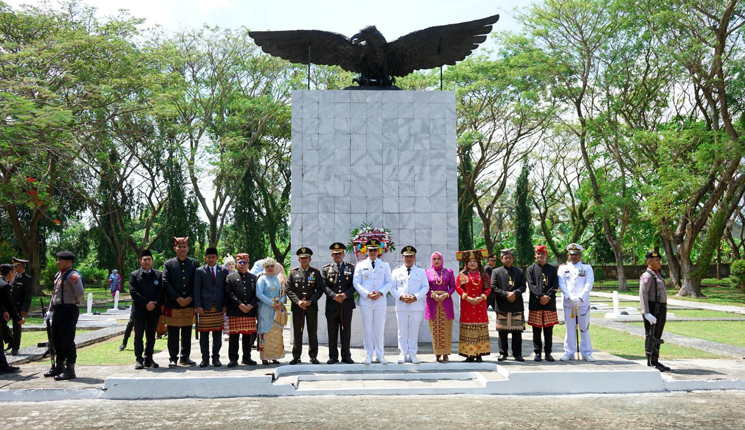 Sejarah Baru Tercipta! Bupati Egi Pimpin Detik-Detik Proklamasi HUT ke-80 RI di Menara Siger, Selat Sunda Jadi Saksi Abadi