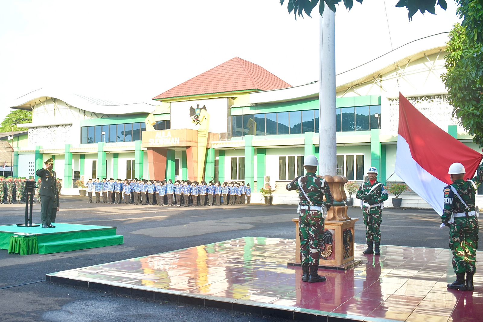 Prajurit dan PNS Korem 043/Gatam Ikuti Upacara Memperingati HUT RI ke-80