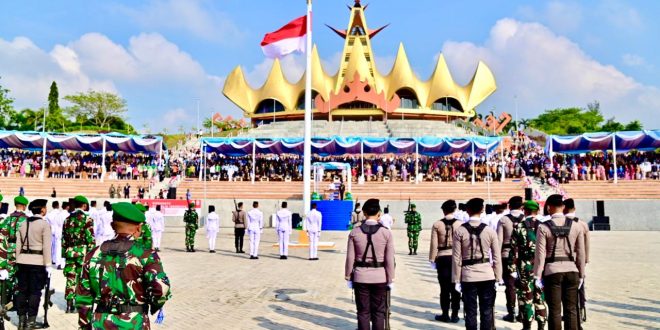 Sejarah Baru Tercipta! Bupati Egi Pimpin Detik-Detik Proklamasi HUT ke-80 RI di Menara Siger, Selat Sunda Jadi Saksi Abadi
