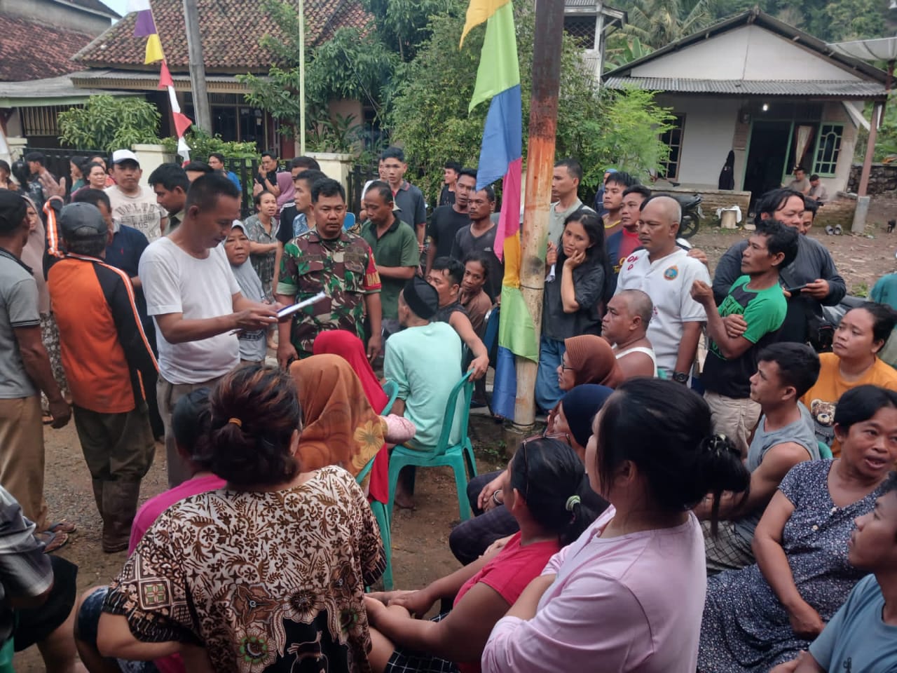 Pemerintah Kota Salurkan Uang tunai bagi Korban Banjir dan Tanah Longsor 