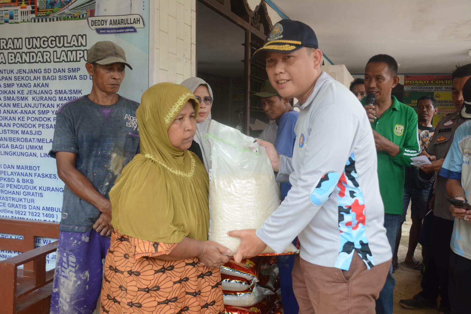 Pemerintah Kota Bandar Lampung Bagikan Beras untuk Korban Banjir