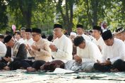 Ketua DPRD Ahmad Giri Akbar Salat Idul Adha Bersama Gubernur Lampung