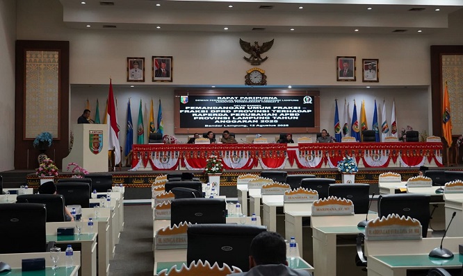 Rapat Paripurna DPRD, Sampaikan Catatan Strategis Raperda Perubahan APBD Lampung 2025