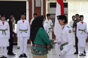 Siap Mengemban Tugas, Wali Kota Kukuhkan Paskibraka Kota Bandar Lampung