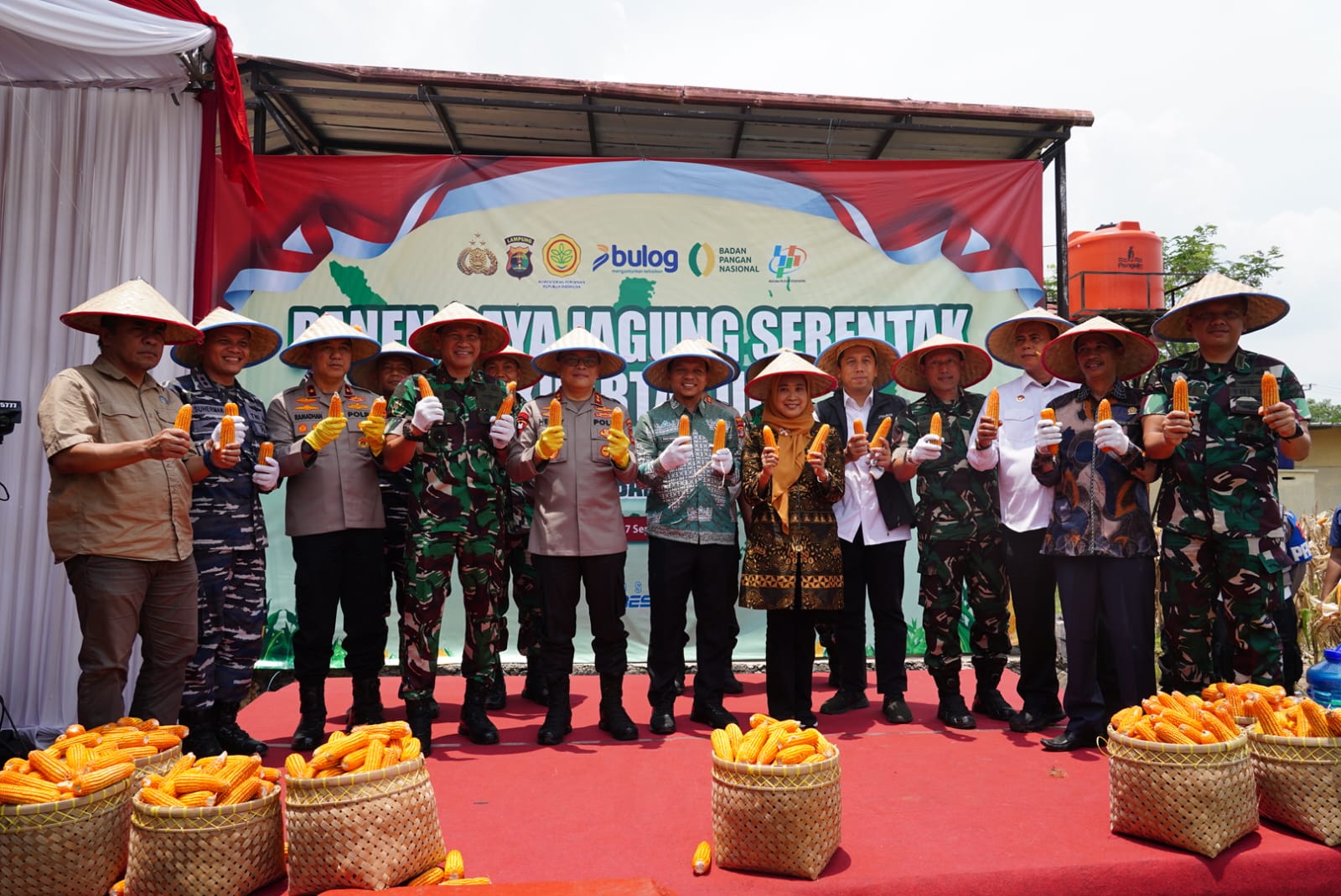 Perkuat Ketahanan Pangan Nasional, Danrem 043/Gatam Hadiri Panen Raya Serentak Kuartal III Polda Lampung