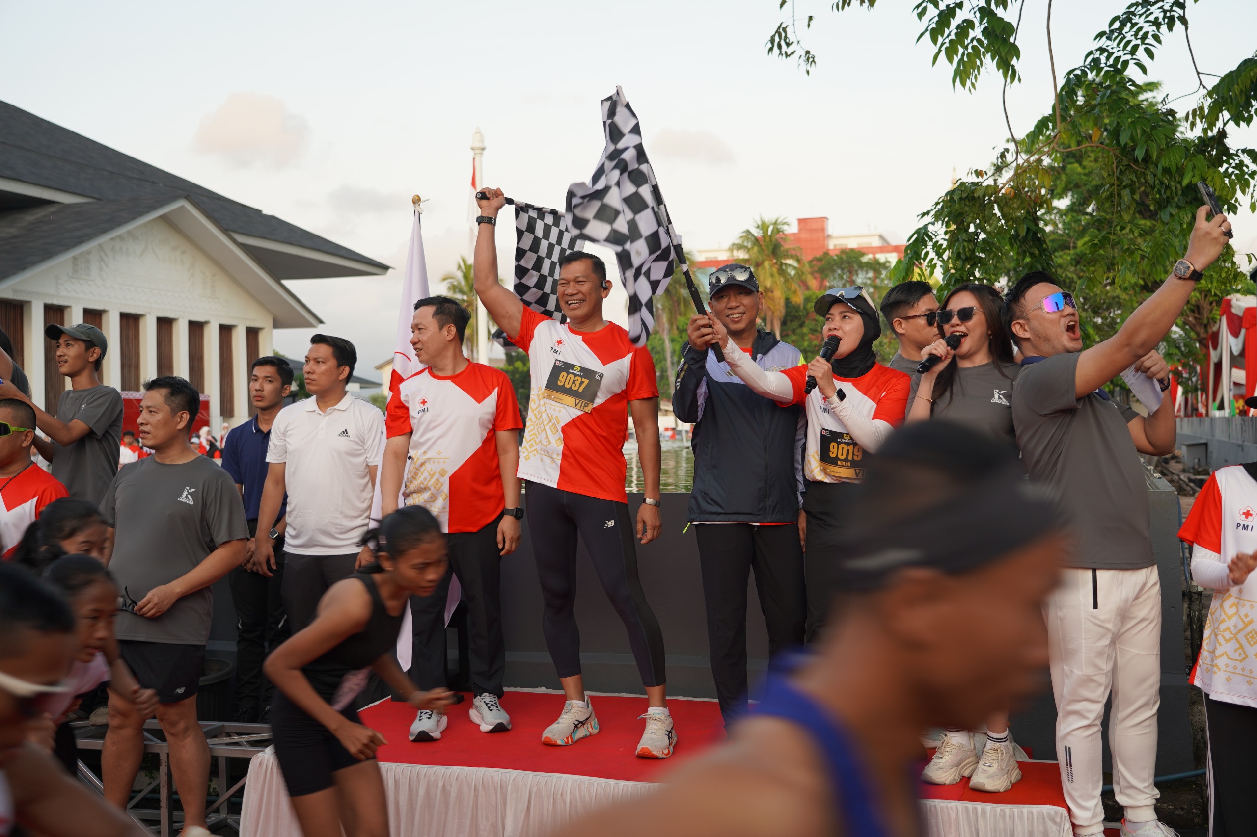 Bersama Gubernur dan Forkopimda Provinsi Lampung, Pangdam XXI/RI Ikuti PMI RUN 4 Humanity HUT Ke-80 PMI Tahun 2025