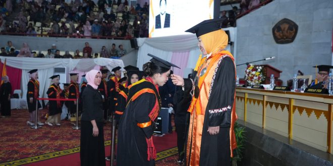 Aprilia Ayu Pratiwi, Wisudawati Ilmu Komunikasi Unila yang Jadikan Kesulitan Sebagai Motivasi