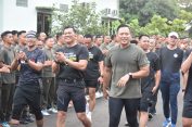 Prajurit Kodam XXI/Radin Inten Ikuti Olahraga Bersama Menko Infrastruktur dan Pembangunan RI