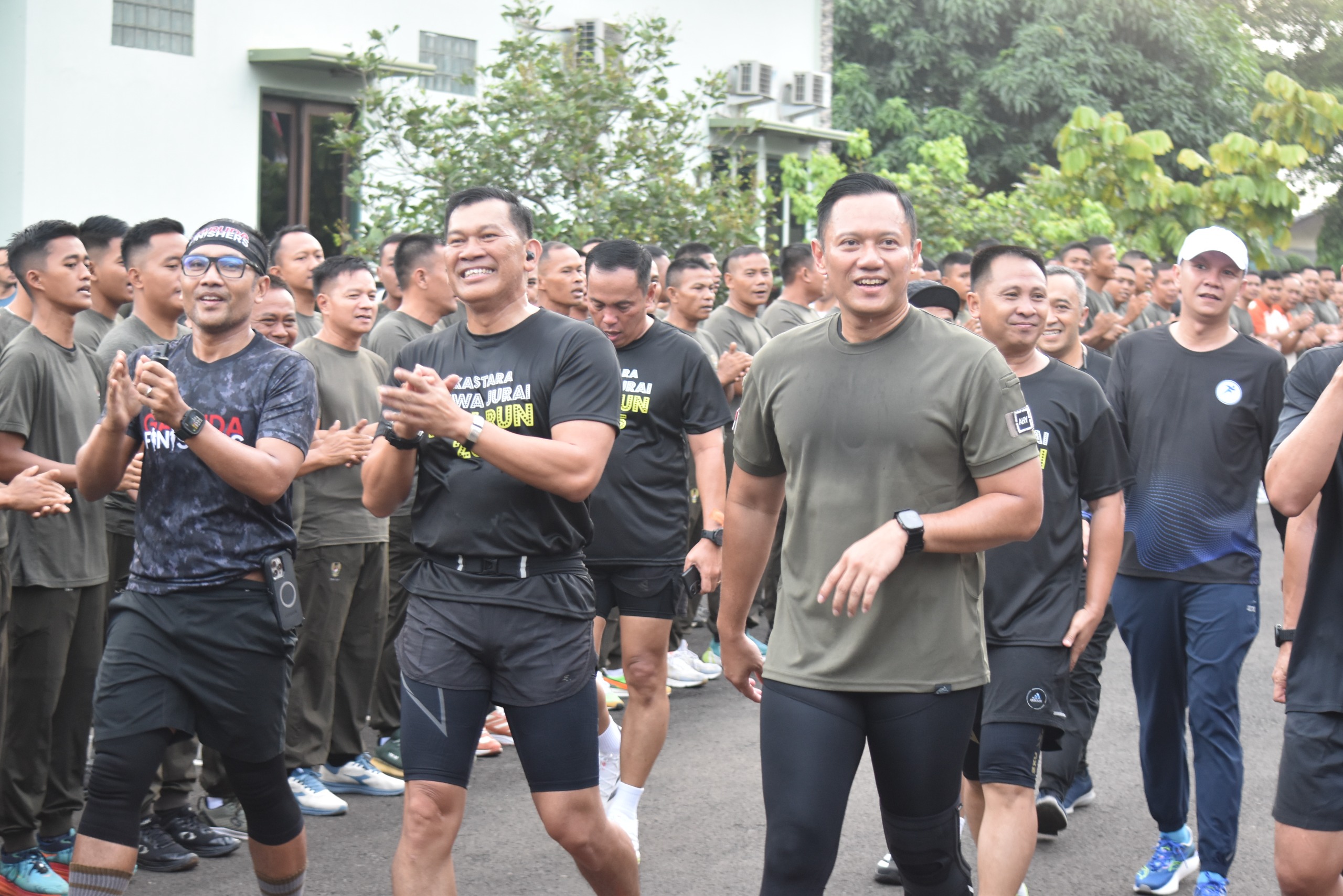Prajurit Kodam XXI/Radin Inten Ikuti Olahraga Bersama Menko Infrastruktur dan Pembangunan RI